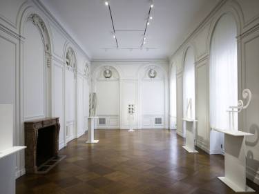Acquavella Galleries - New York - Interior photo of gallery space - Selldorf Architects