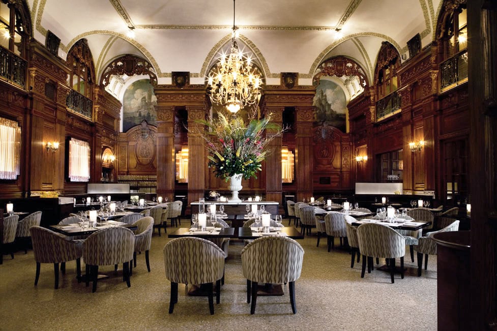 Oak room and bar at the Plaza Hotel - New York - Selldorf Architects