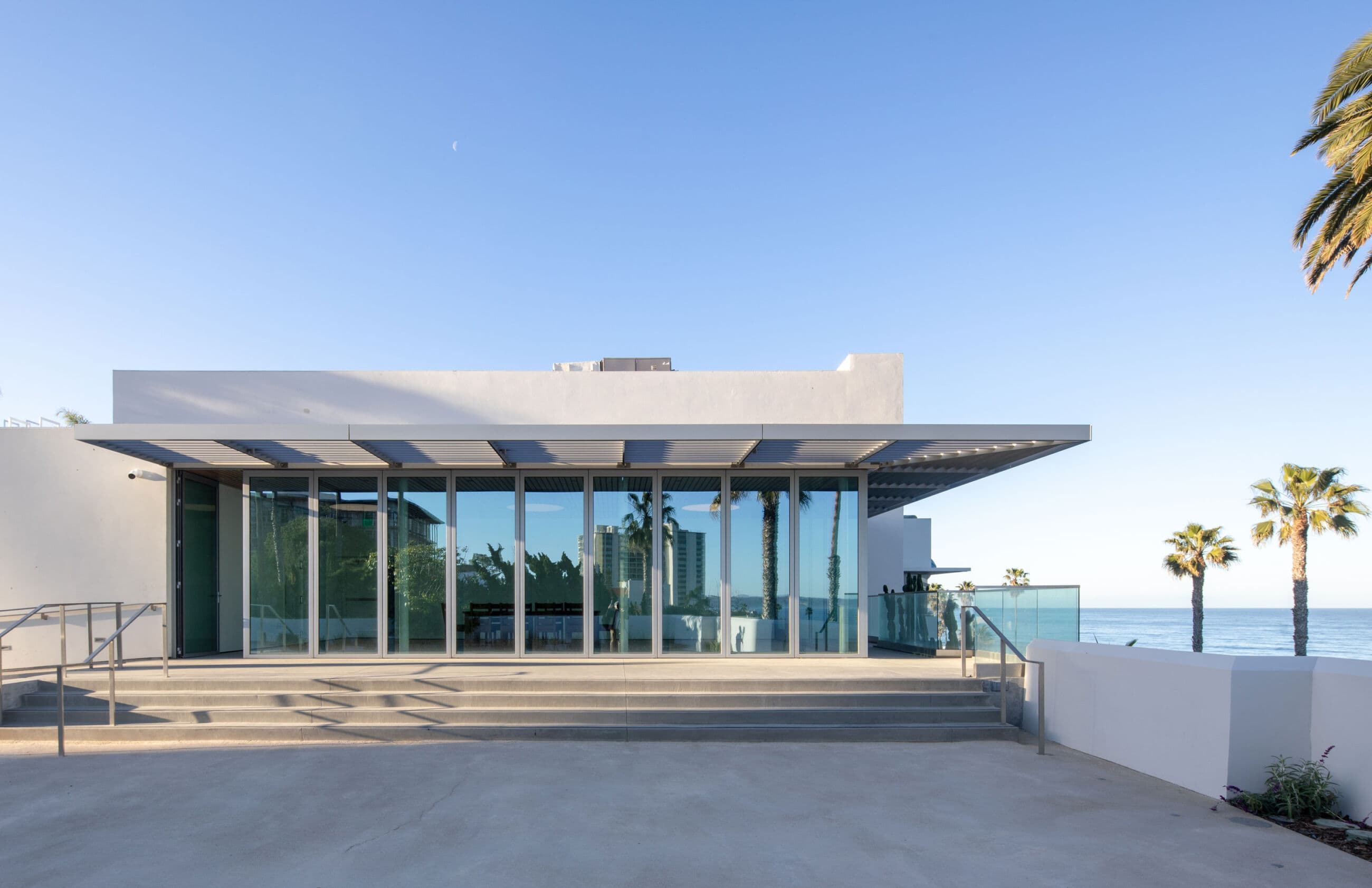 Museum of Contemporary Art - San Diego - Exterior building with ocean view - Selldorf Architects