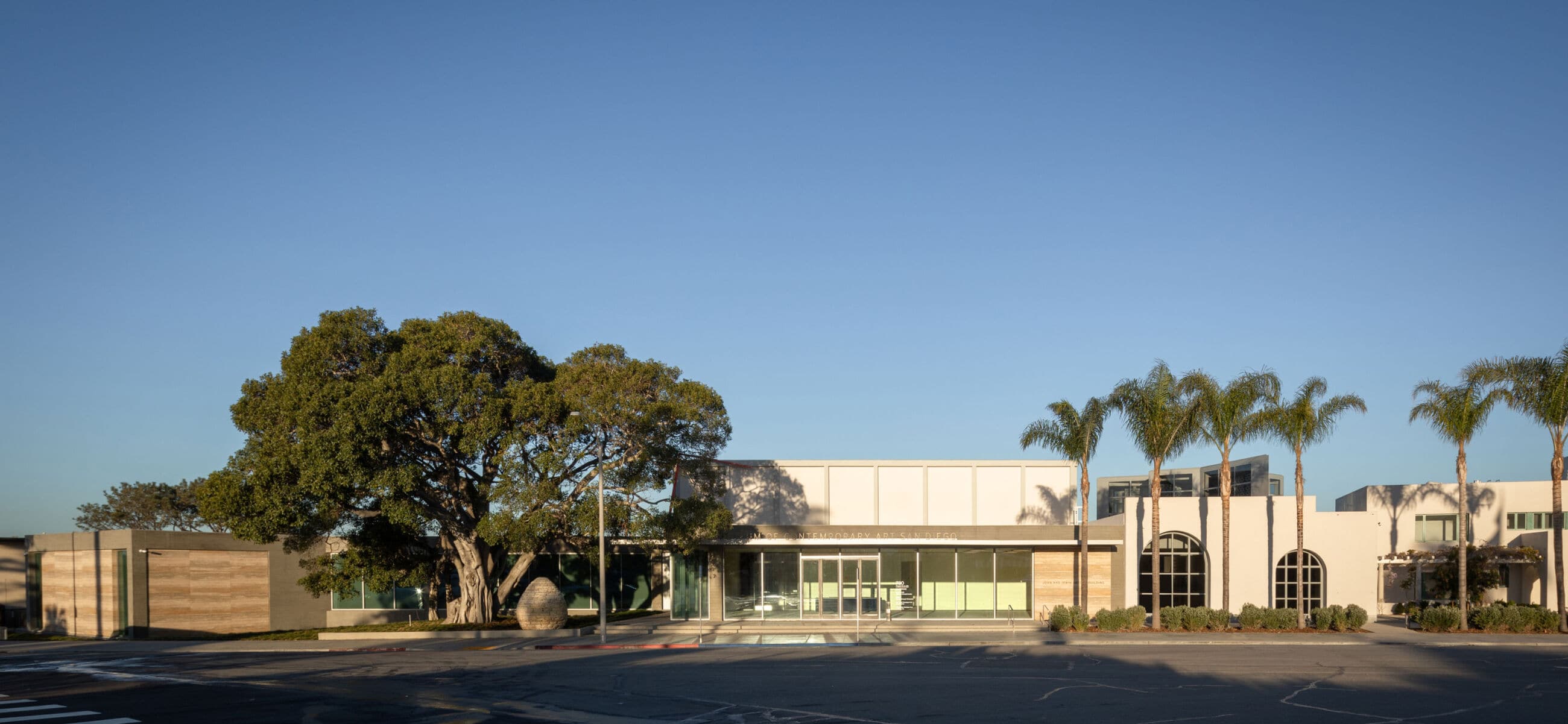 Museum of Contemporary Art - San Diego - Exterior street view - Selldorf Architects