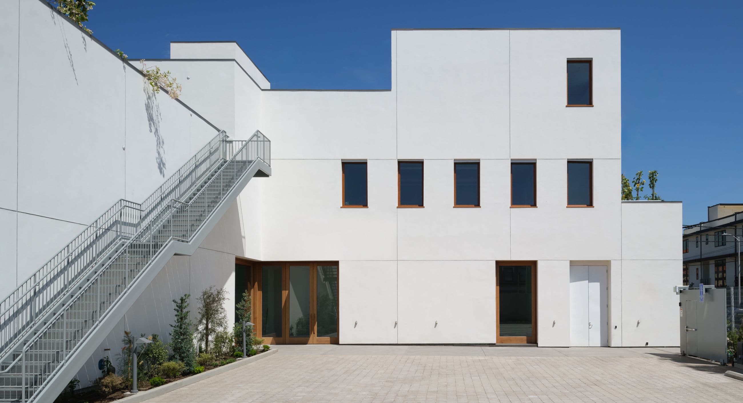 David Zwirner Los Angeles - Exterior Courtyard - Selldorf Architects